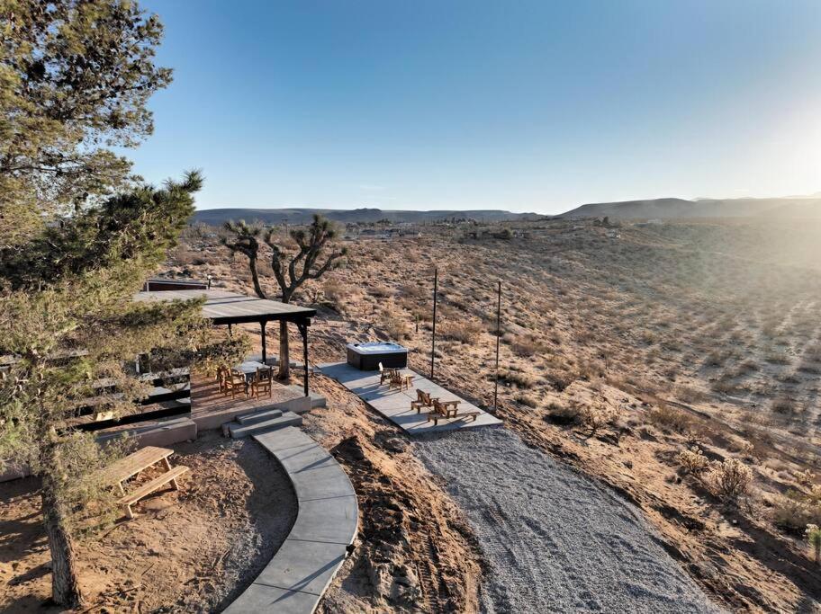 The Invisible Wind Cabin- Joshua Tree Amazing View 야카밸리 외부 사진