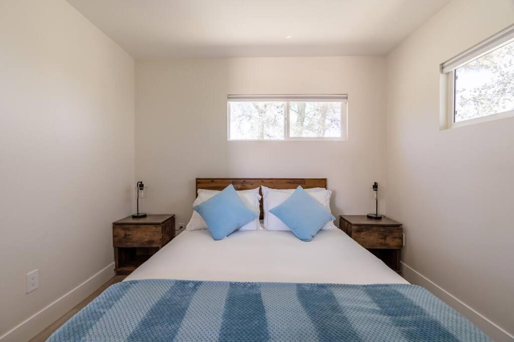 The Invisible Wind Cabin- Joshua Tree Amazing View 야카밸리 외부 사진