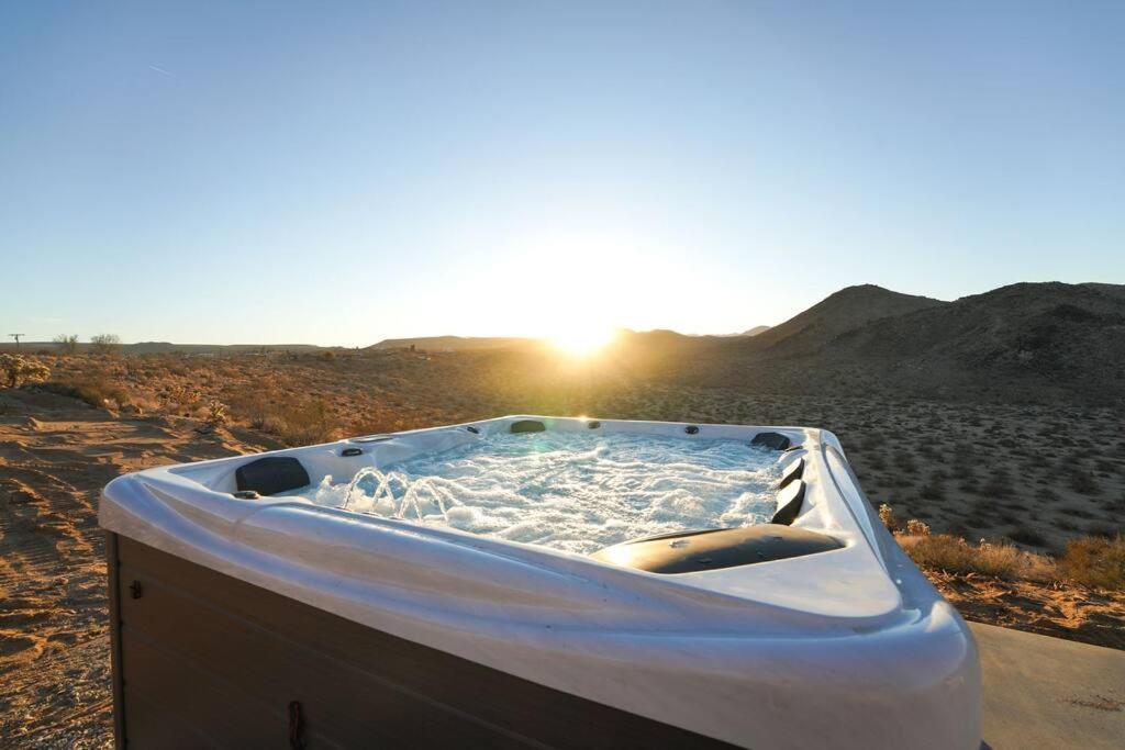 The Invisible Wind Cabin- Joshua Tree Amazing View 야카밸리 외부 사진