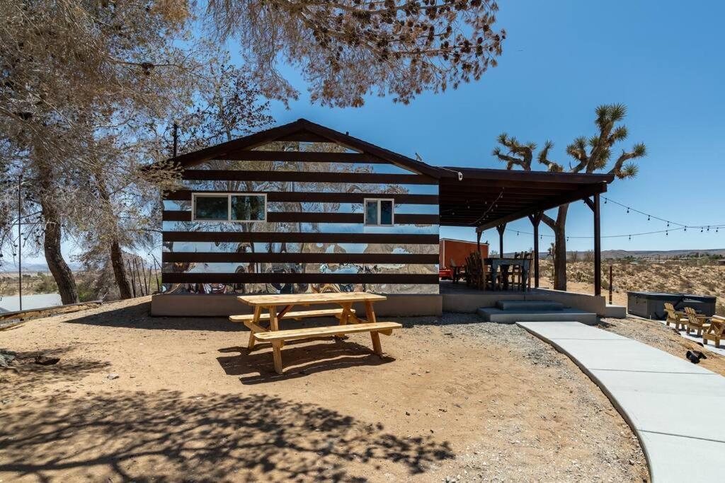 The Invisible Wind Cabin- Joshua Tree Amazing View 야카밸리 외부 사진